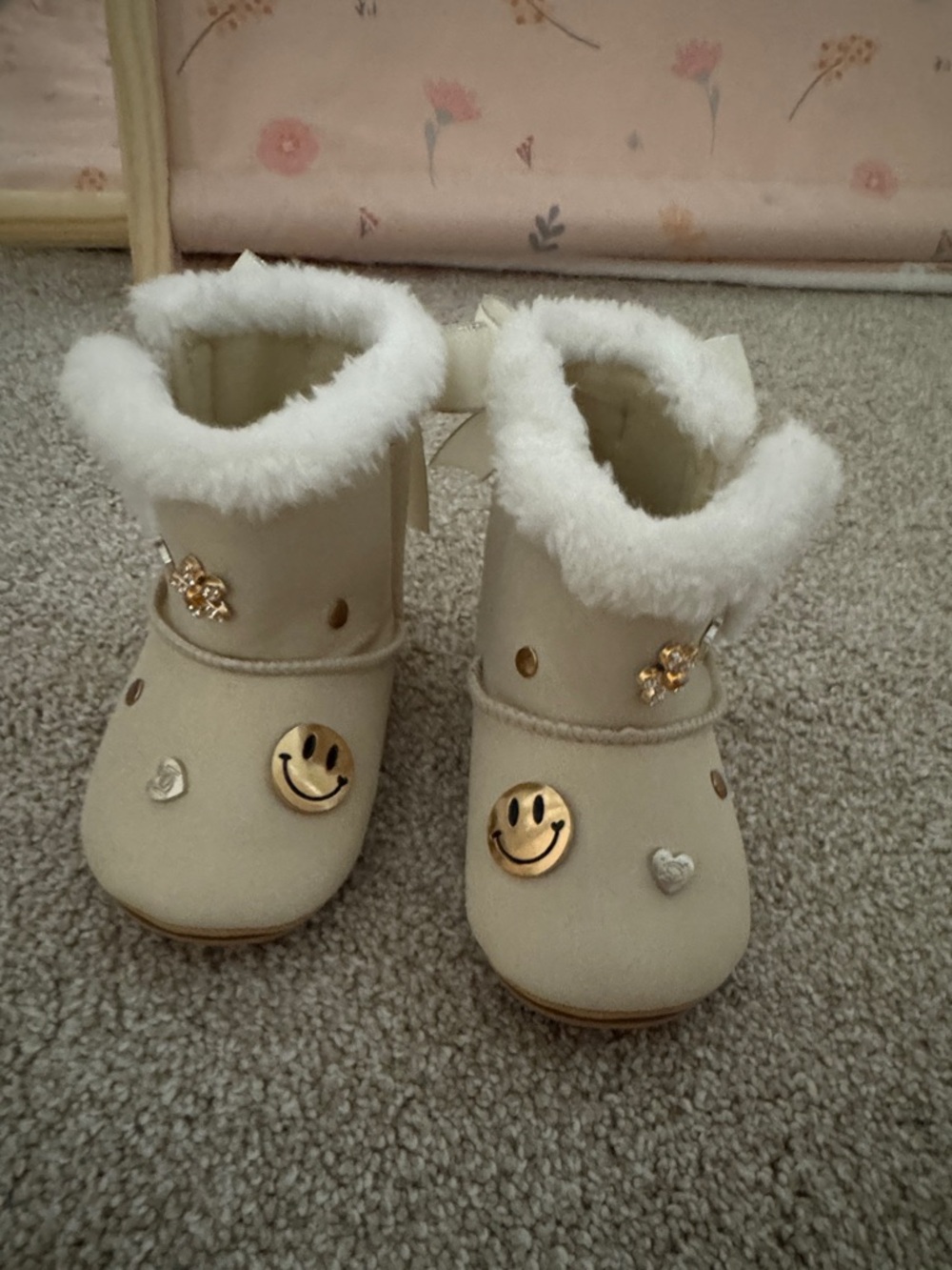 Kids Cream Fur-Trim Winter Boots with Gold Smile Charms
